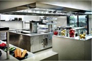 Экономить место в торговом зале и на профессиональной кухне помогает оборудование марки Hicold